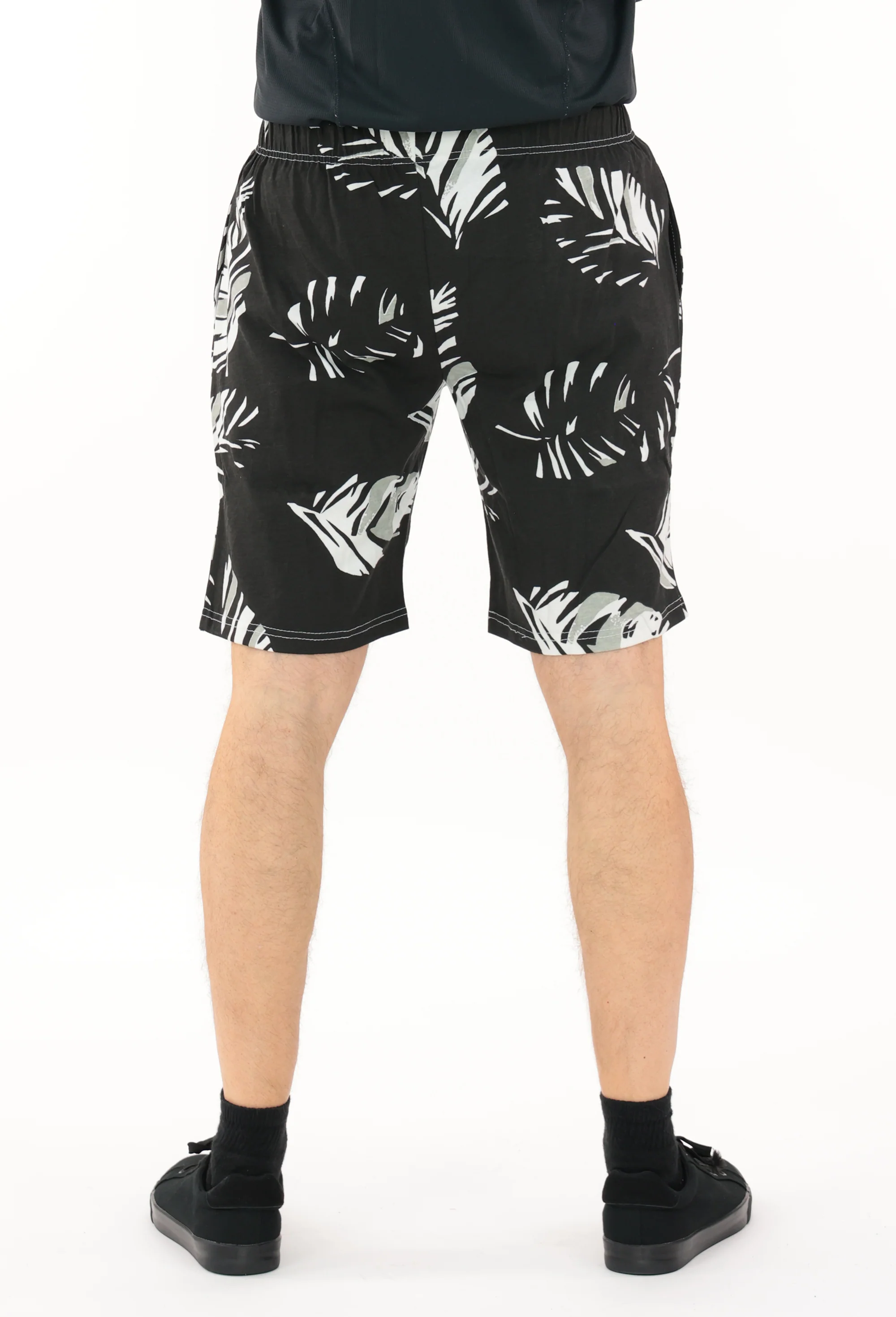 Zubaz NFL Adult Unisex Z88 Embroidered Leaf 3 Team Color Shorts, Las Vegas Raiders - Image 42