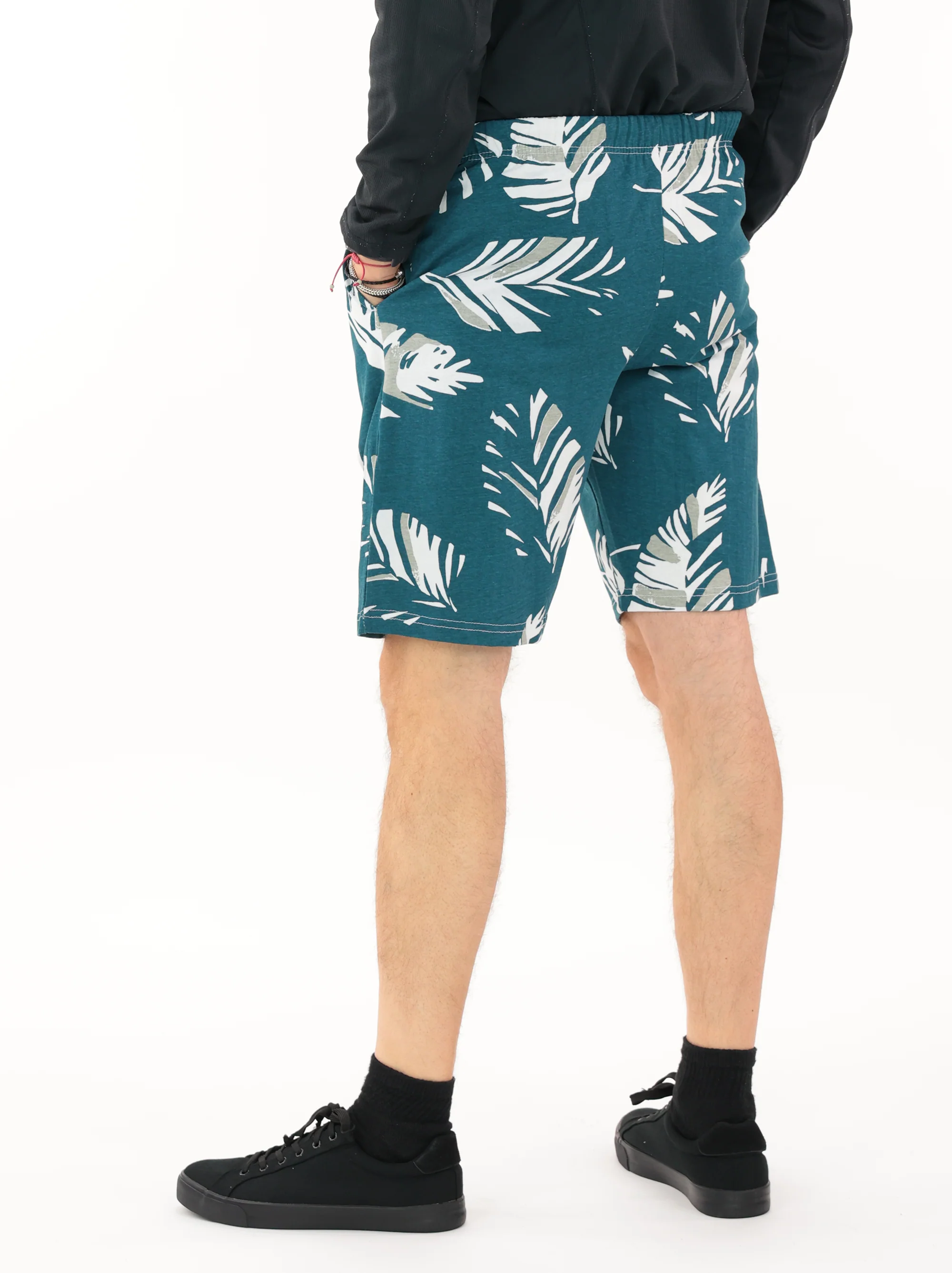Zubaz NFL Adult Unisex Z88 Embroidered Leaf 3 Team Color Shorts, Philadelphia Eagles - Image 5