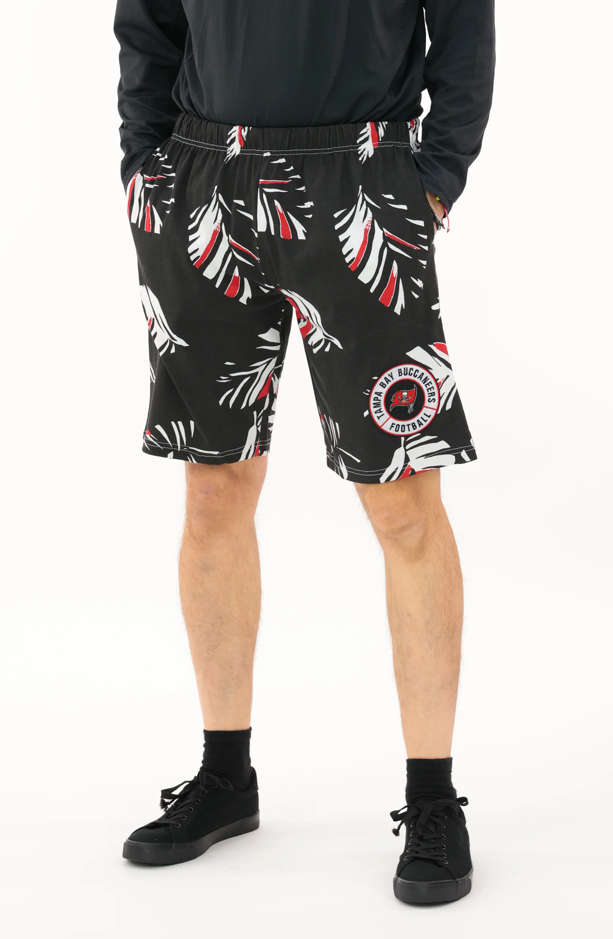 Zubaz NFL Adult Unisex Z88 Embroidered Leaf 3 Team Color Shorts, Tampa Bay Buccaneers - Image 40